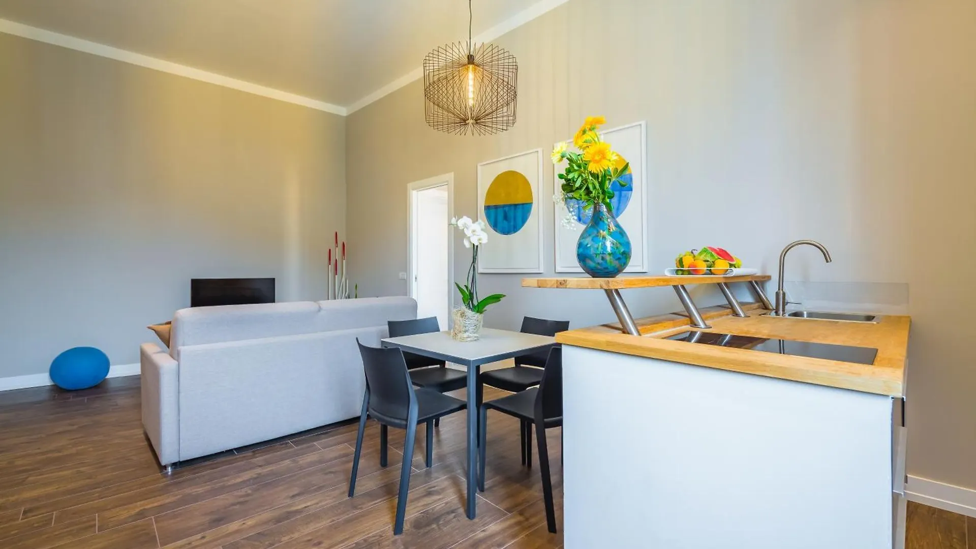Residenza Trinita Maggiore Naples Apartment